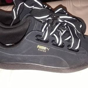Black suede puma ribbon sneakers